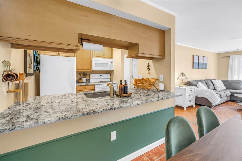 For Rent: $2,000 (1 beds, 1 baths, 714 Square Feet)