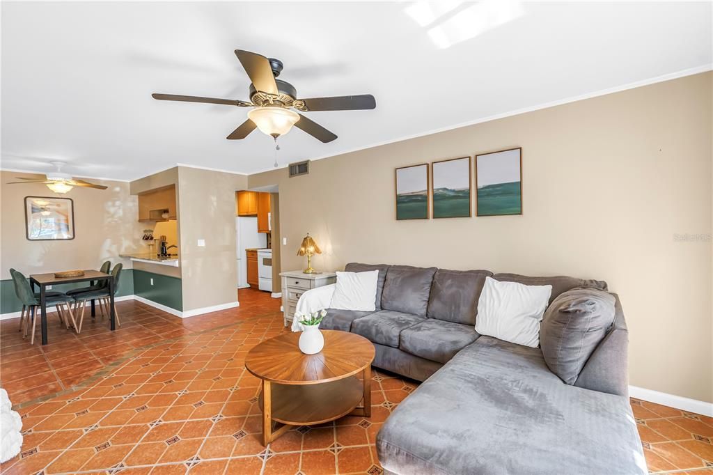 For Rent: $2,000 (1 beds, 1 baths, 714 Square Feet)