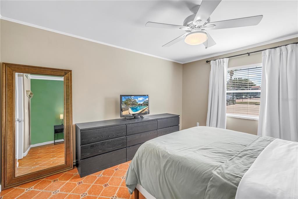 For Rent: $2,000 (1 beds, 1 baths, 714 Square Feet)