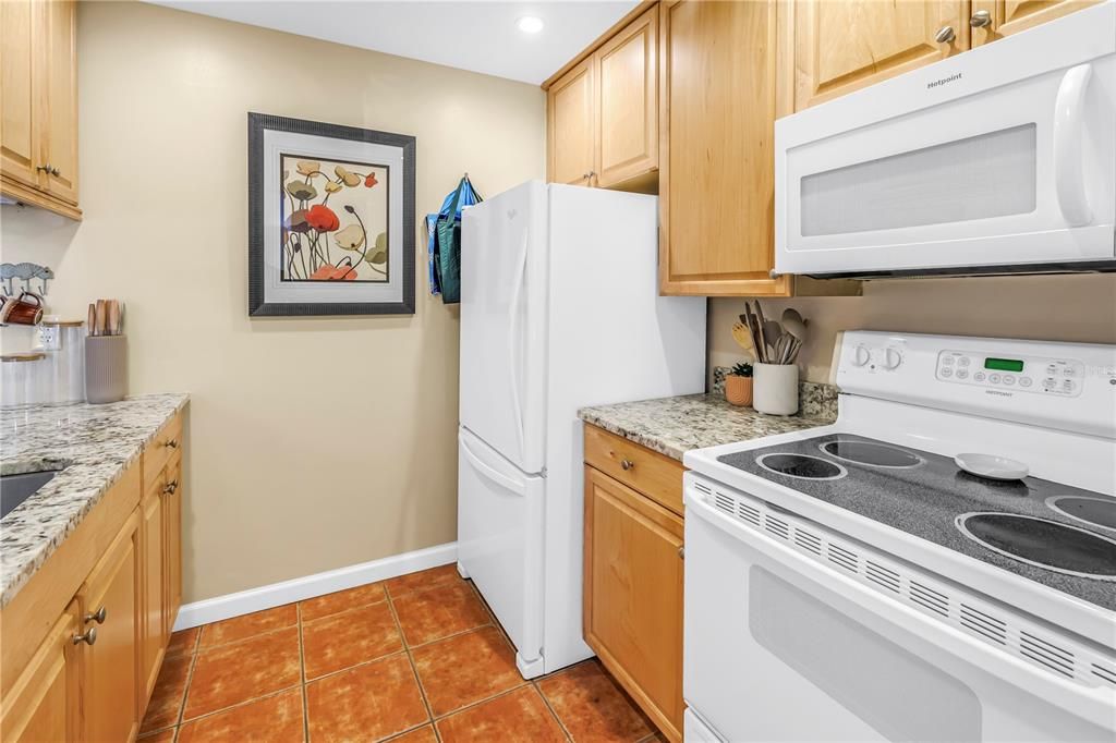 For Rent: $2,000 (1 beds, 1 baths, 714 Square Feet)