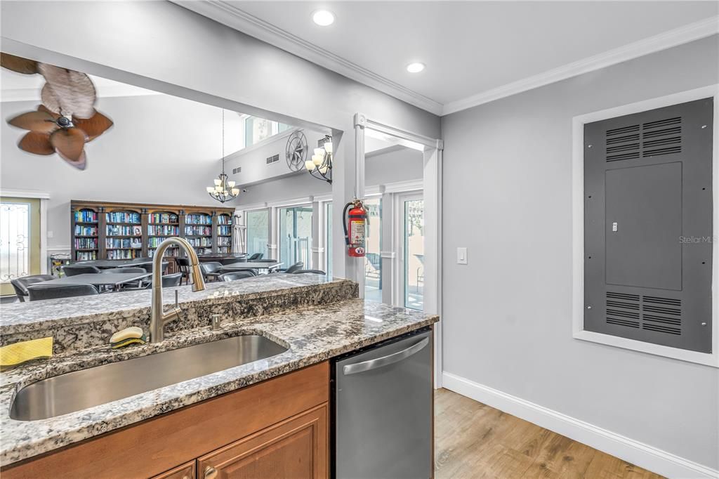 For Rent: $2,000 (1 beds, 1 baths, 714 Square Feet)