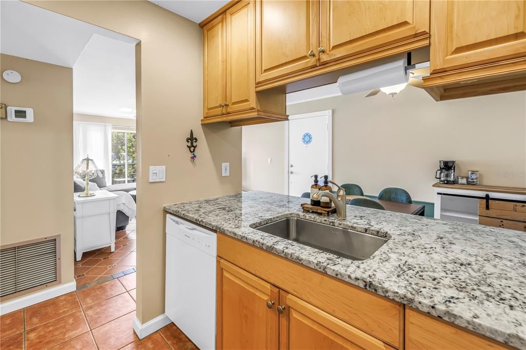 For Rent: $2,000 (1 beds, 1 baths, 714 Square Feet)