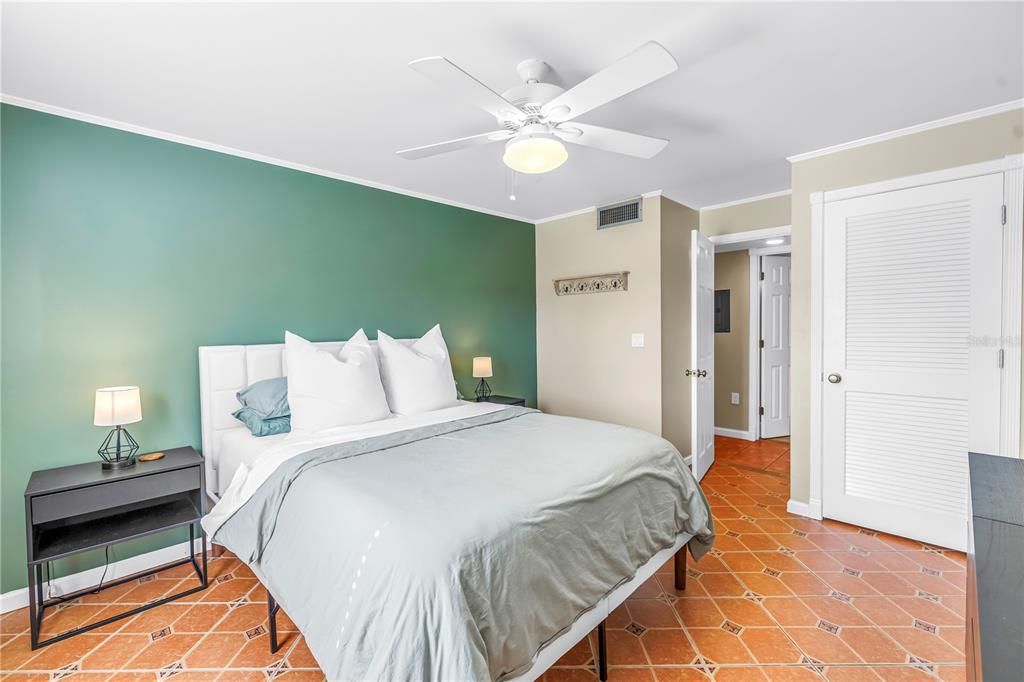 For Rent: $2,000 (1 beds, 1 baths, 714 Square Feet)