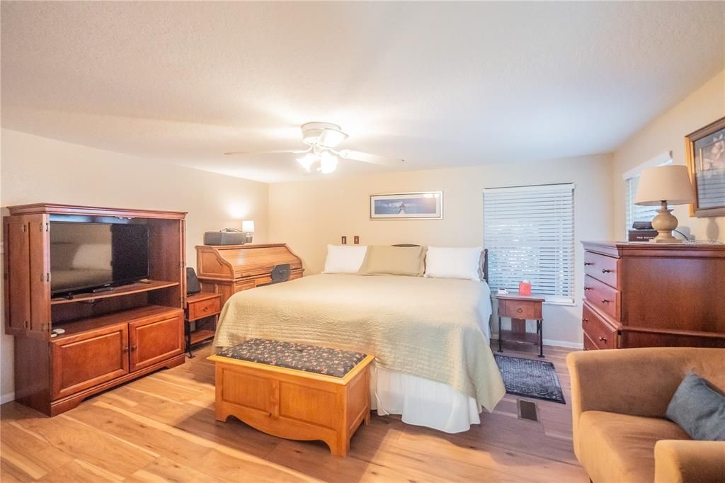 For Sale: $389,947 (3 beds, 2 baths, 1620 Square Feet)