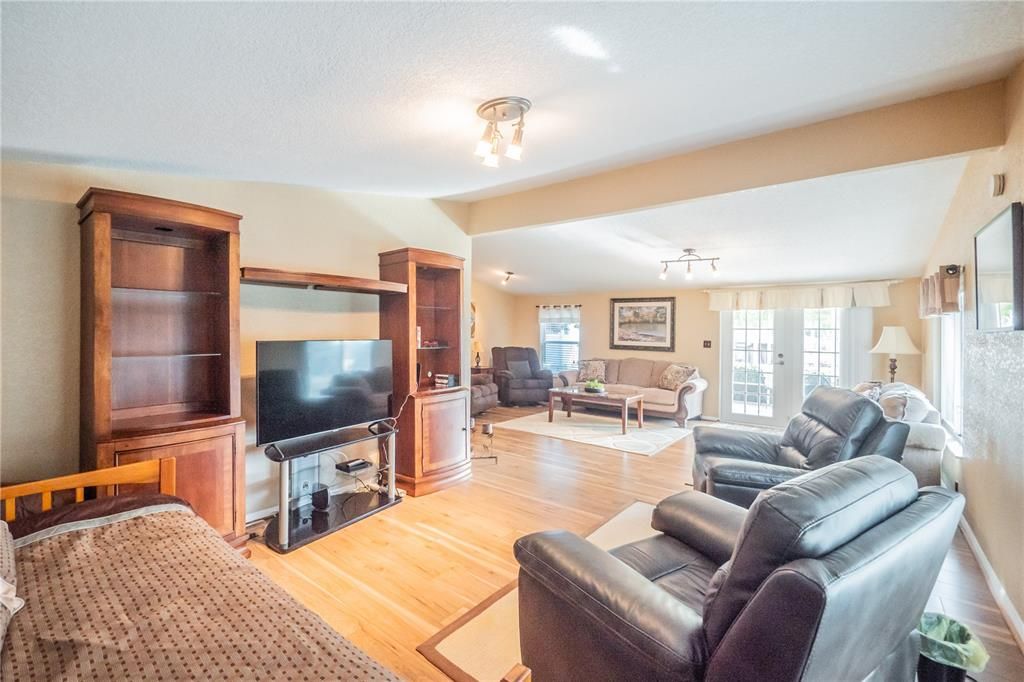 For Sale: $389,947 (3 beds, 2 baths, 1620 Square Feet)