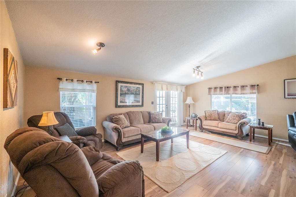 For Sale: $389,947 (3 beds, 2 baths, 1620 Square Feet)