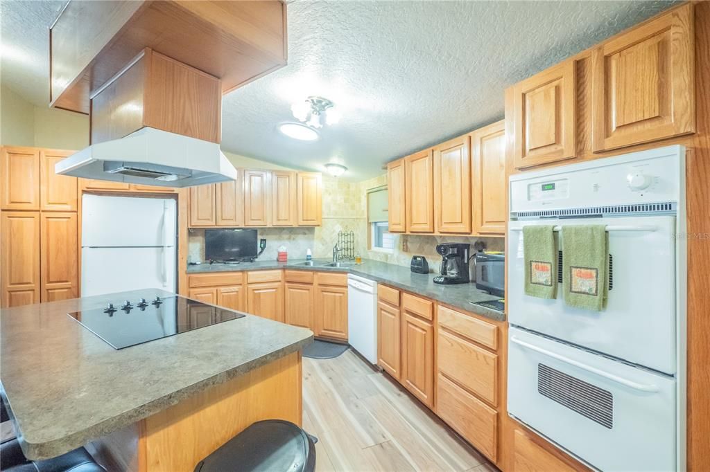 For Sale: $389,947 (3 beds, 2 baths, 1620 Square Feet)