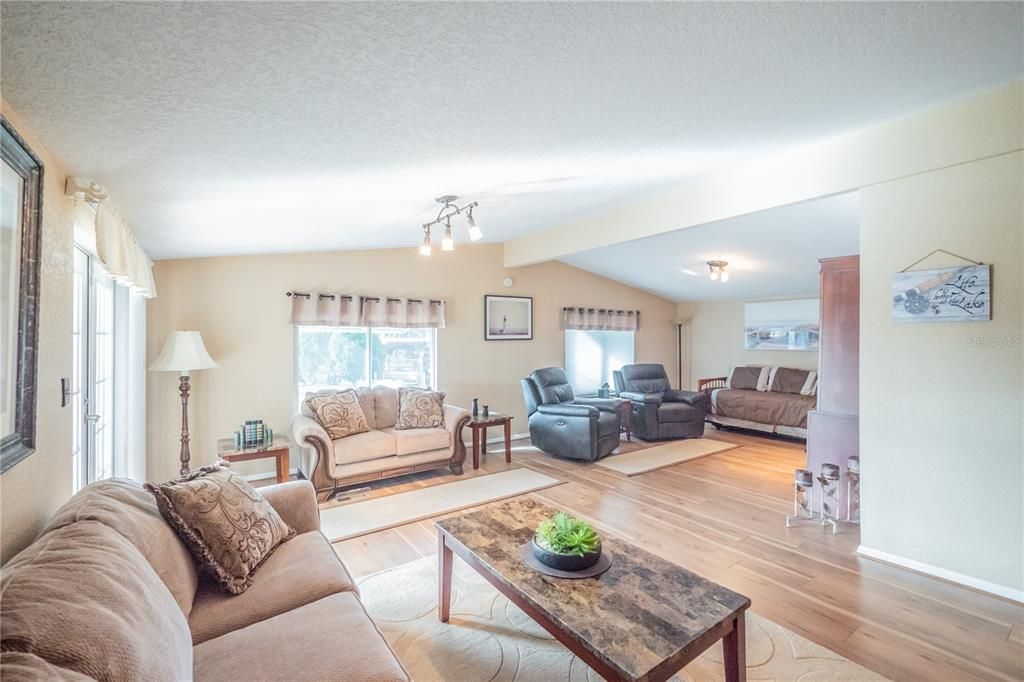 For Sale: $389,947 (3 beds, 2 baths, 1620 Square Feet)