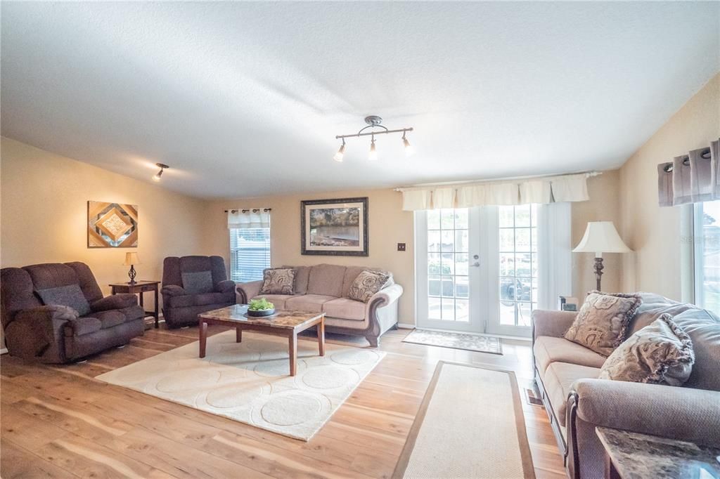 For Sale: $389,947 (3 beds, 2 baths, 1620 Square Feet)