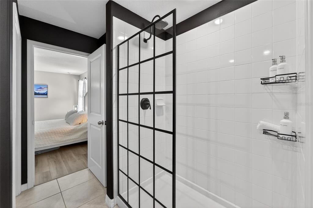 For Sale: $369,000 (4 beds, 2 baths, 1914 Square Feet)