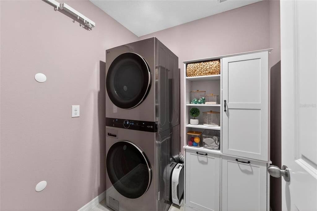 For Sale: $369,000 (4 beds, 2 baths, 1914 Square Feet)