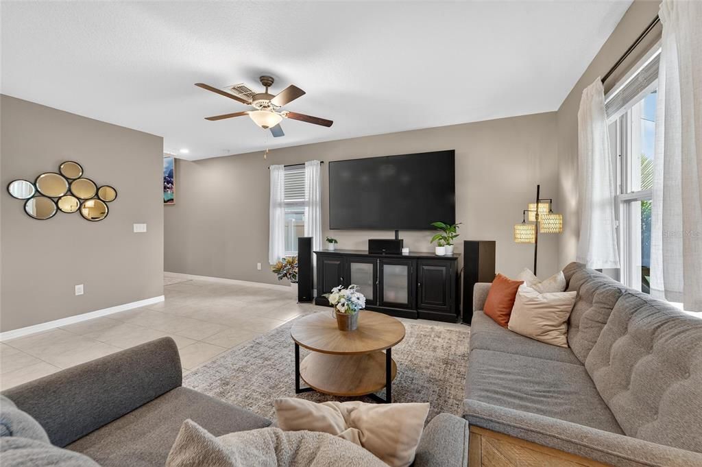 For Sale: $369,000 (4 beds, 2 baths, 1914 Square Feet)