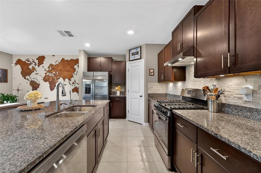 For Sale: $369,000 (4 beds, 2 baths, 1914 Square Feet)