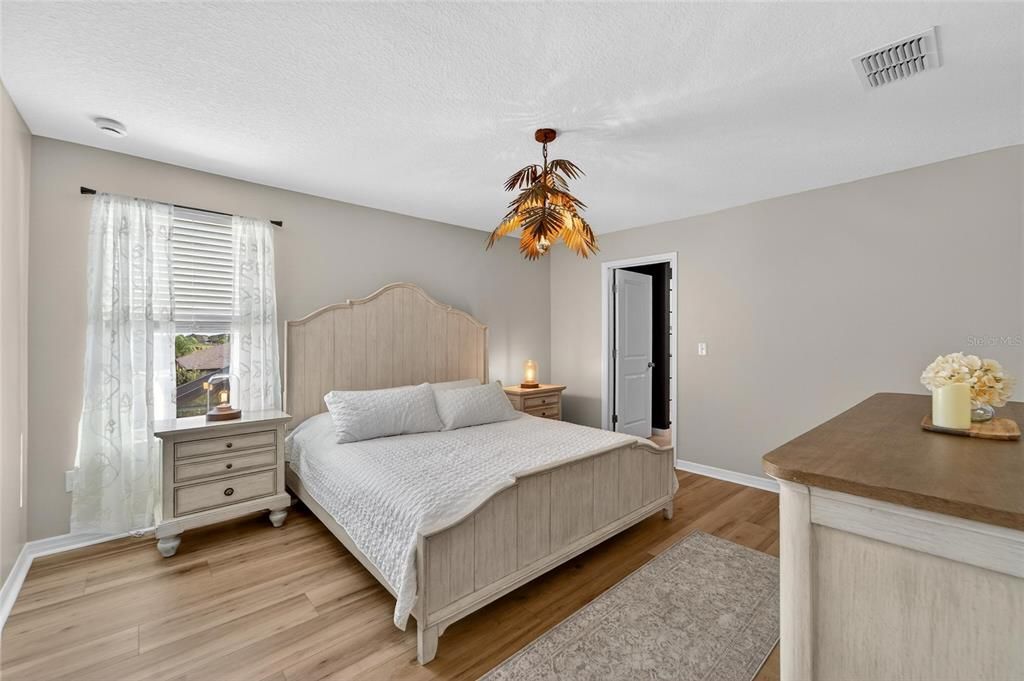 For Sale: $369,000 (4 beds, 2 baths, 1914 Square Feet)