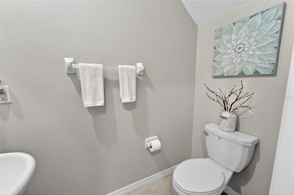 For Sale: $369,000 (4 beds, 2 baths, 1914 Square Feet)