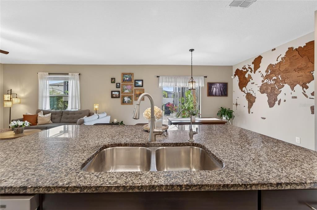 For Sale: $369,000 (4 beds, 2 baths, 1914 Square Feet)