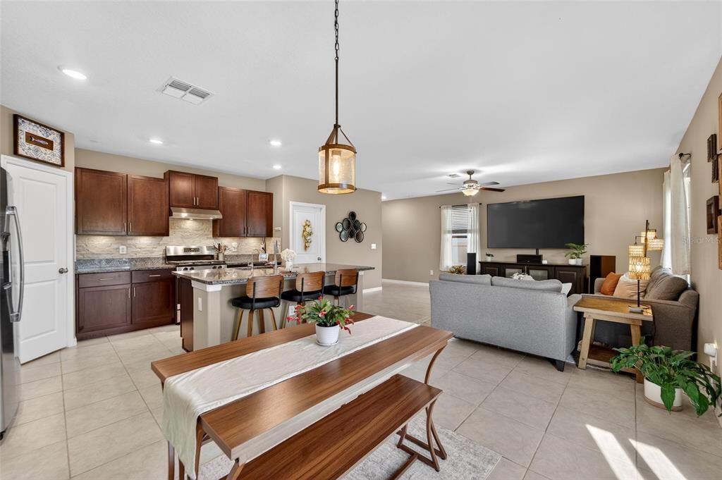 For Sale: $369,000 (4 beds, 2 baths, 1914 Square Feet)