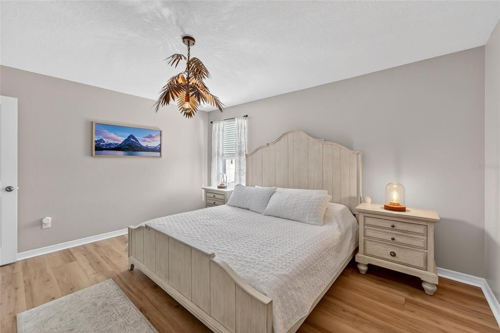 For Sale: $369,000 (4 beds, 2 baths, 1914 Square Feet)