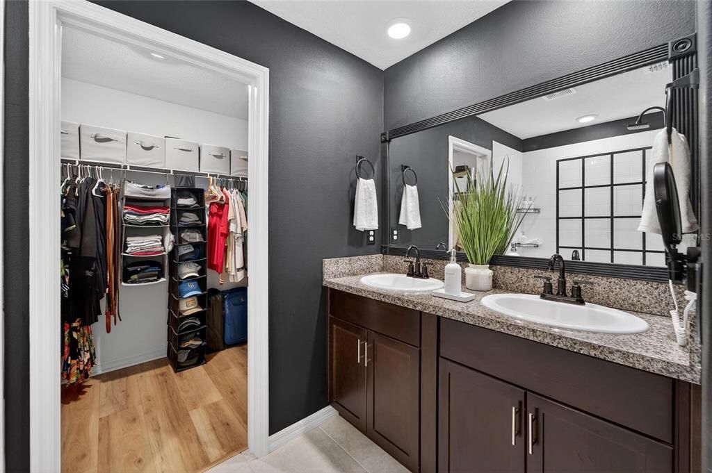 For Sale: $369,000 (4 beds, 2 baths, 1914 Square Feet)