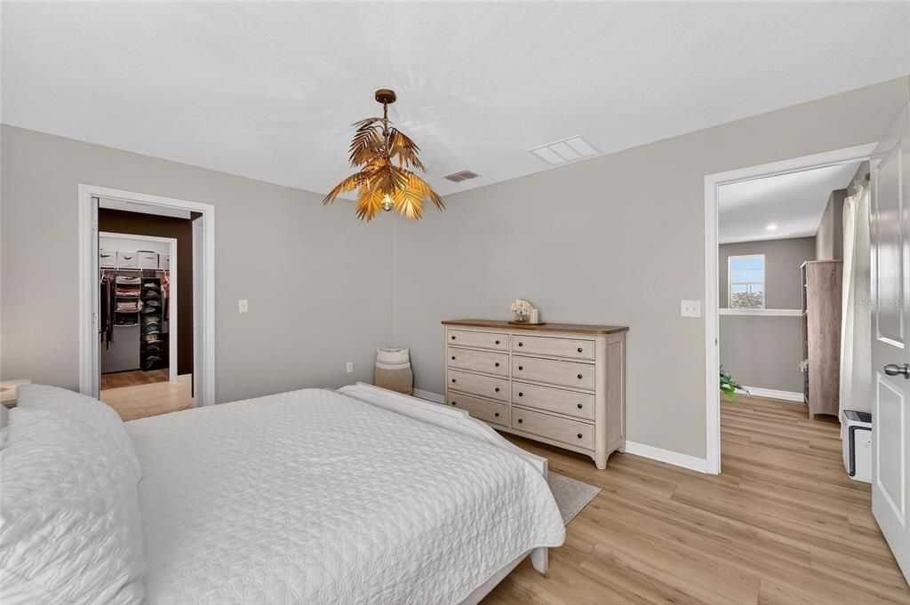 For Sale: $369,000 (4 beds, 2 baths, 1914 Square Feet)