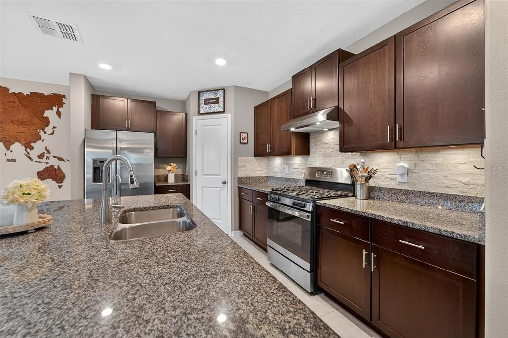 For Sale: $369,000 (4 beds, 2 baths, 1914 Square Feet)