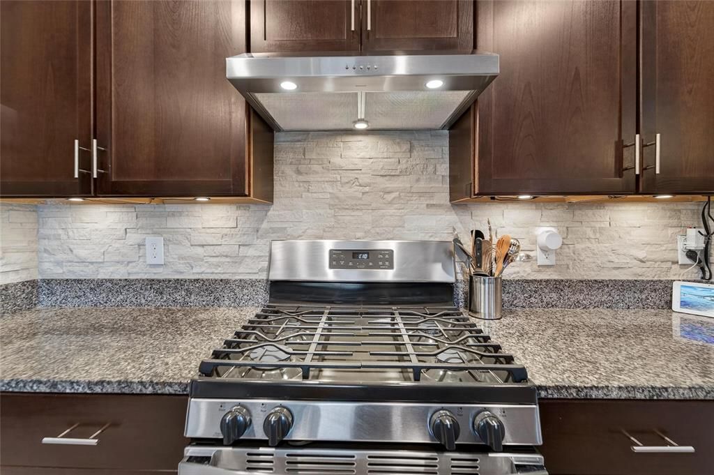 For Sale: $369,000 (4 beds, 2 baths, 1914 Square Feet)