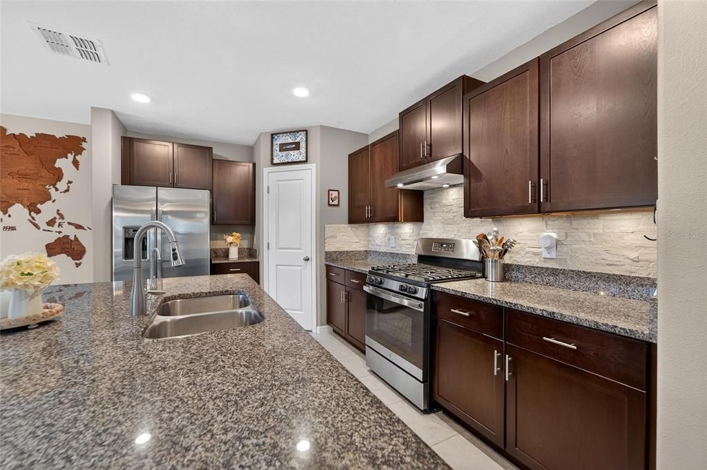 For Sale: $369,000 (4 beds, 2 baths, 1914 Square Feet)