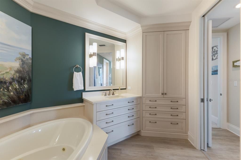 En Venta: $649,000 (2 camas, 2 baños, 1750 Pies cuadrados)