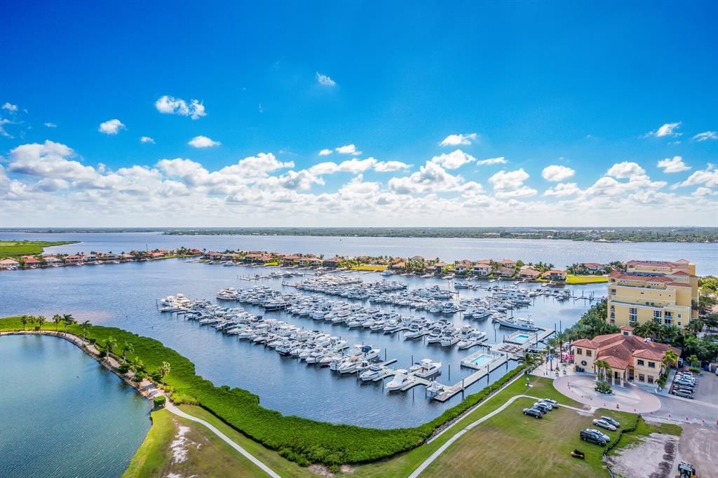 En Venta: $649,000 (2 camas, 2 baños, 1750 Pies cuadrados)