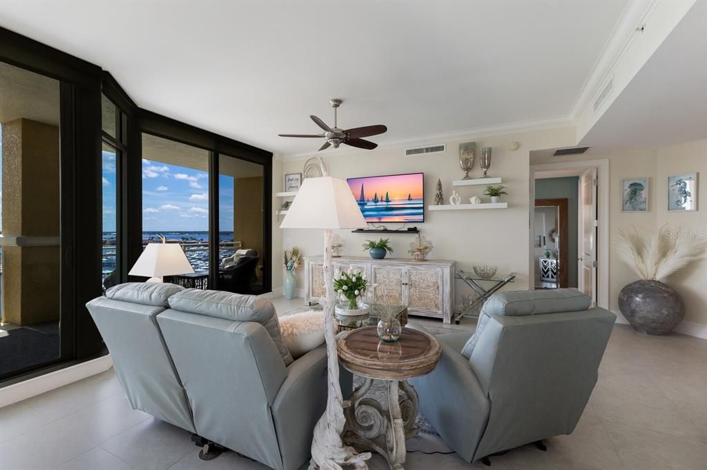 En Venta: $649,000 (2 camas, 2 baños, 1750 Pies cuadrados)