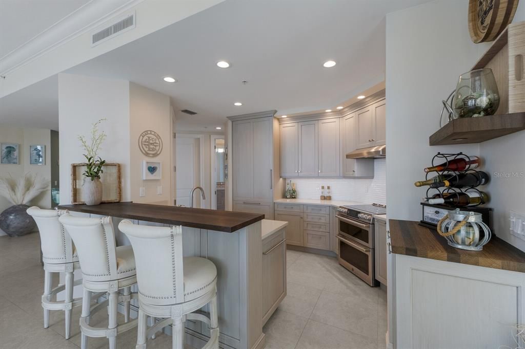 En Venta: $649,000 (2 camas, 2 baños, 1750 Pies cuadrados)