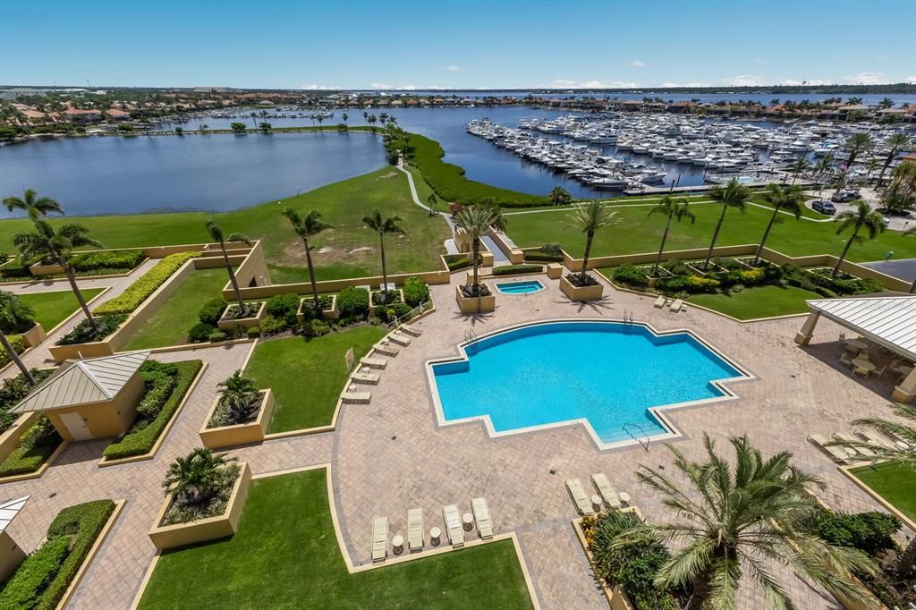 En Venta: $649,000 (2 camas, 2 baños, 1750 Pies cuadrados)