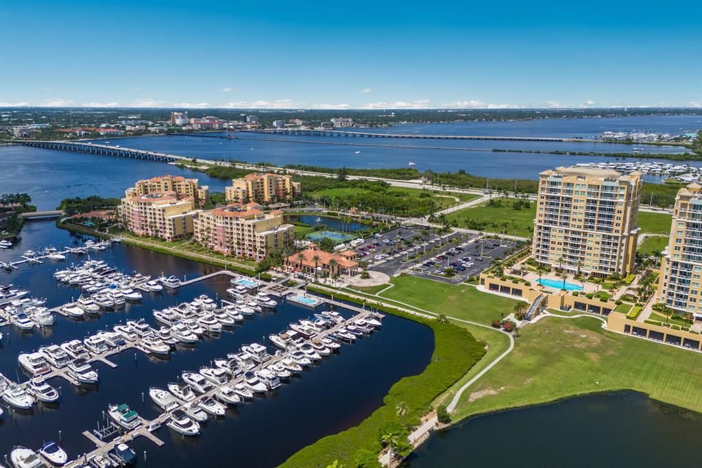 En Venta: $649,000 (2 camas, 2 baños, 1750 Pies cuadrados)