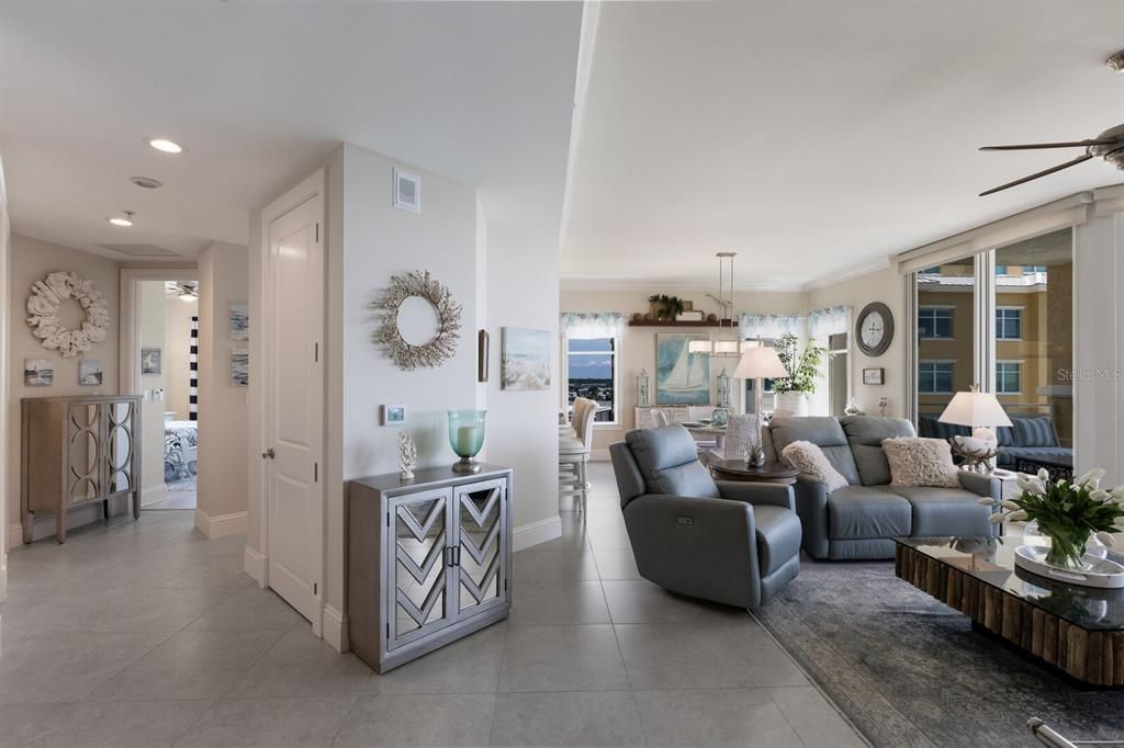 En Venta: $649,000 (2 camas, 2 baños, 1750 Pies cuadrados)