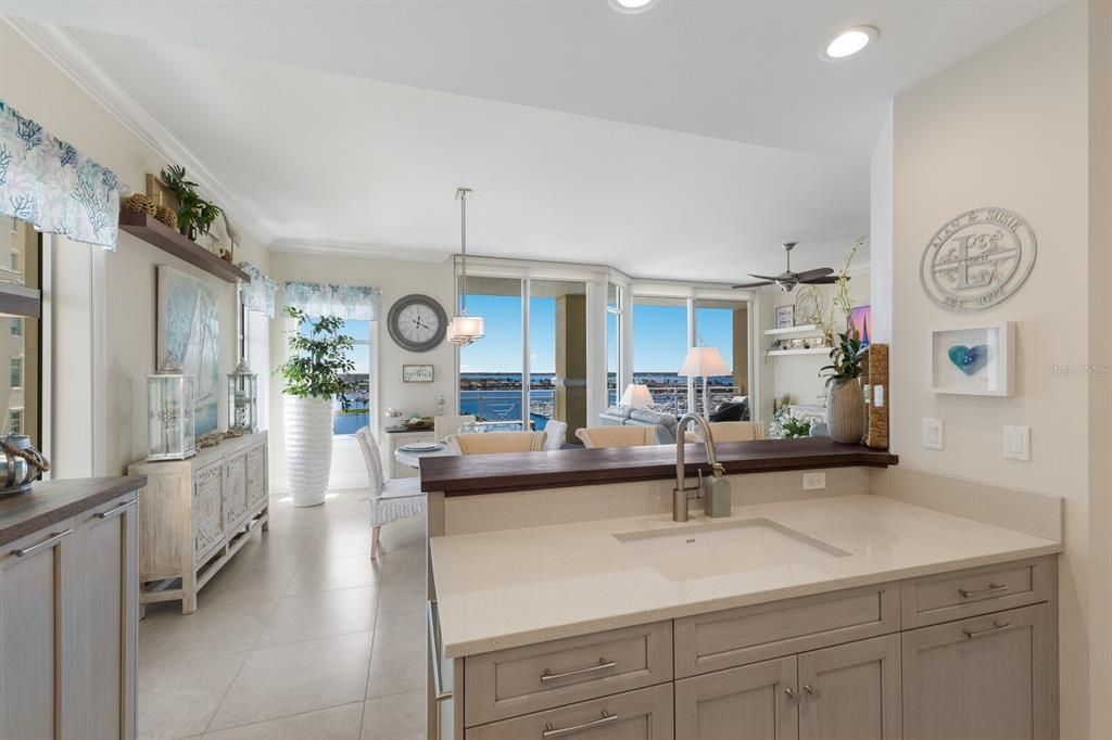 En Venta: $649,000 (2 camas, 2 baños, 1750 Pies cuadrados)