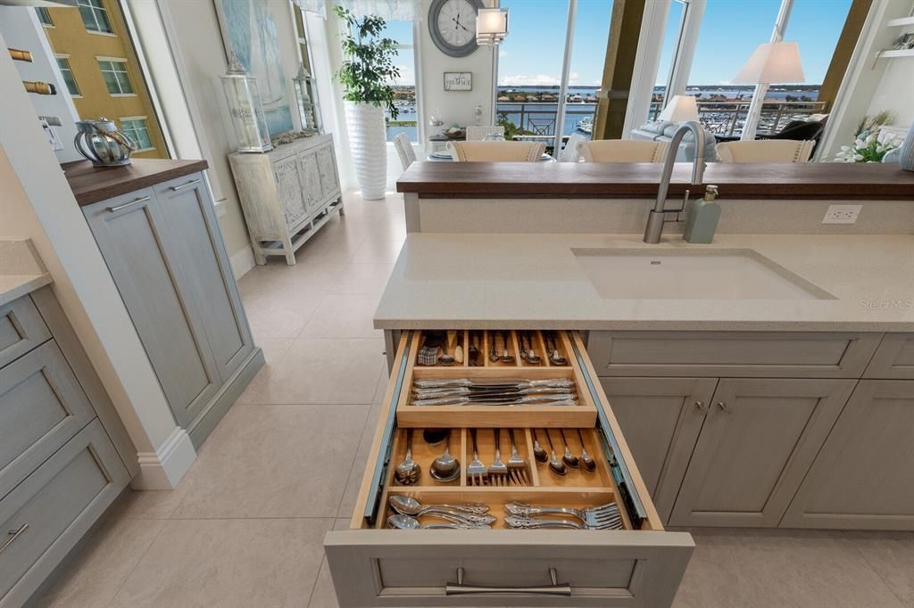 En Venta: $649,000 (2 camas, 2 baños, 1750 Pies cuadrados)