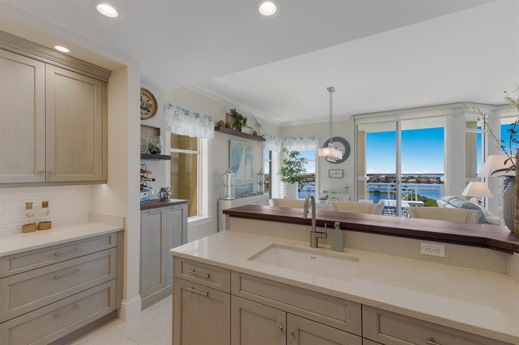 En Venta: $649,000 (2 camas, 2 baños, 1750 Pies cuadrados)