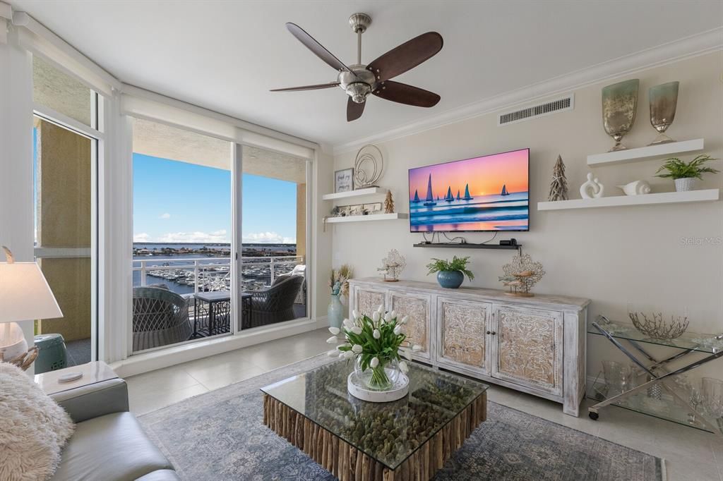 En Venta: $649,000 (2 camas, 2 baños, 1750 Pies cuadrados)