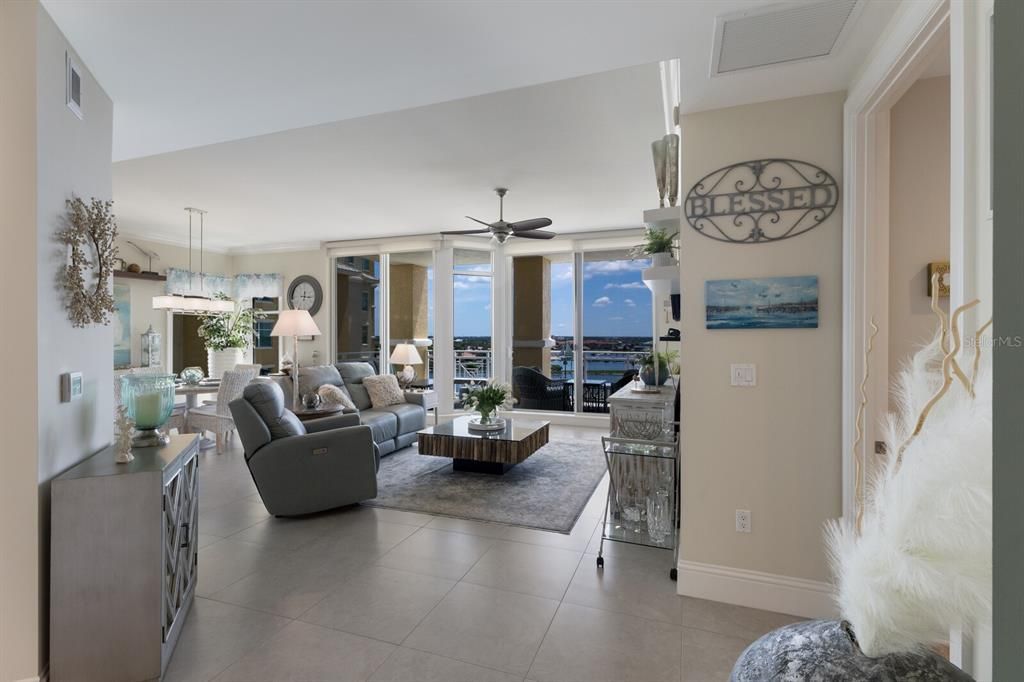 En Venta: $649,000 (2 camas, 2 baños, 1750 Pies cuadrados)