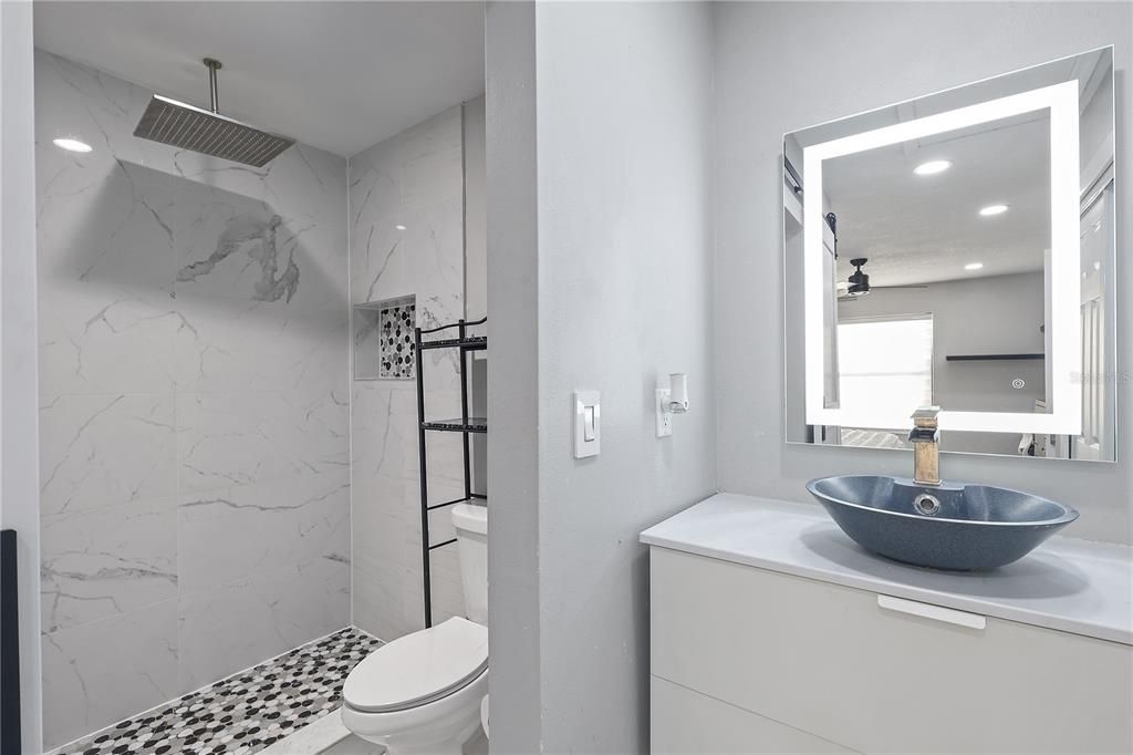 For Sale: $209,999 (2 beds, 2 baths, 992 Square Feet)