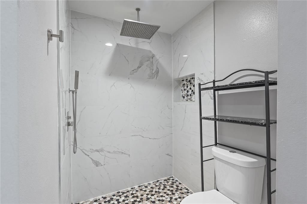 For Sale: $209,999 (2 beds, 2 baths, 992 Square Feet)