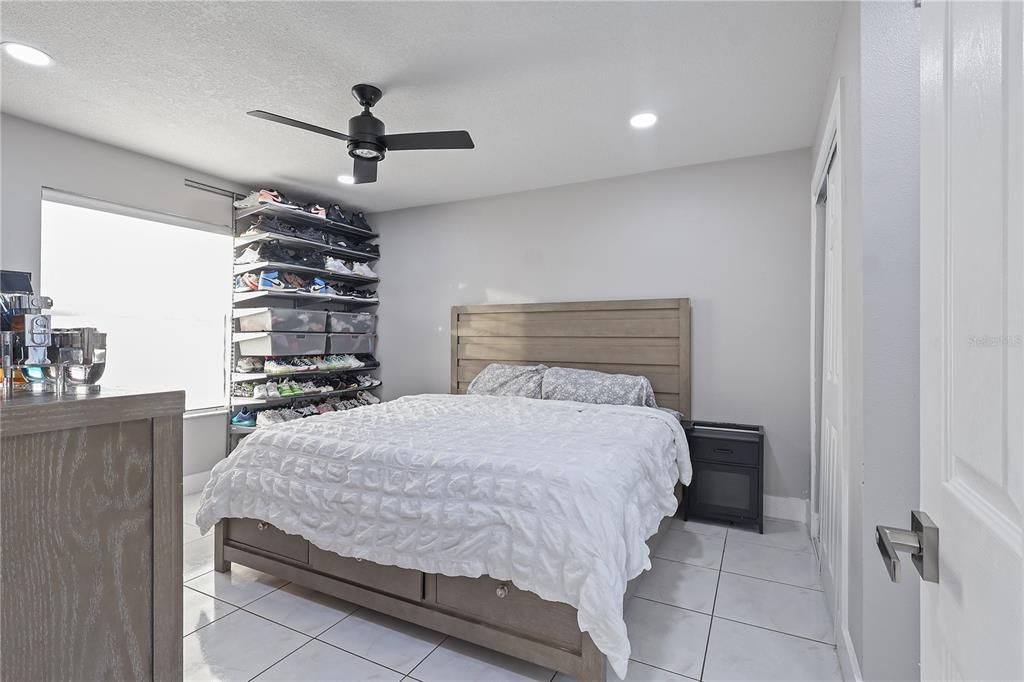 For Sale: $209,999 (2 beds, 2 baths, 992 Square Feet)