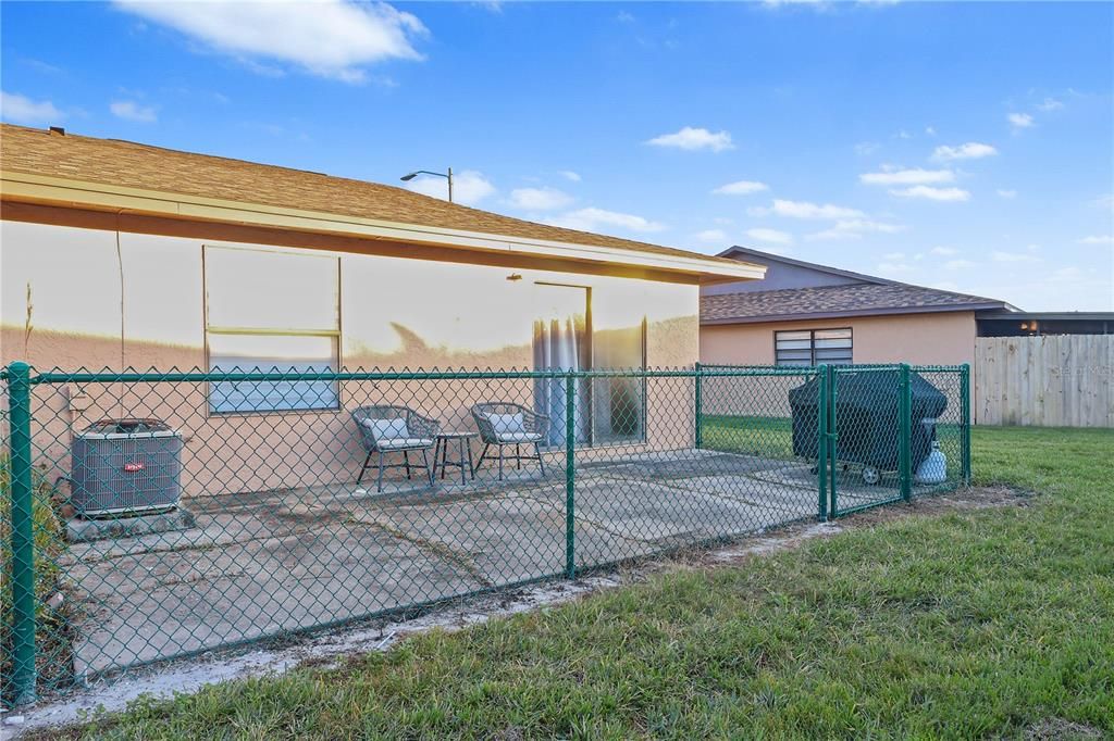 For Sale: $209,999 (2 beds, 2 baths, 992 Square Feet)