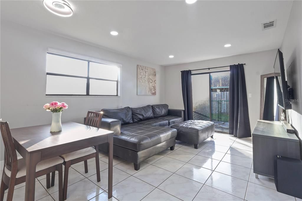 For Sale: $209,999 (2 beds, 2 baths, 992 Square Feet)