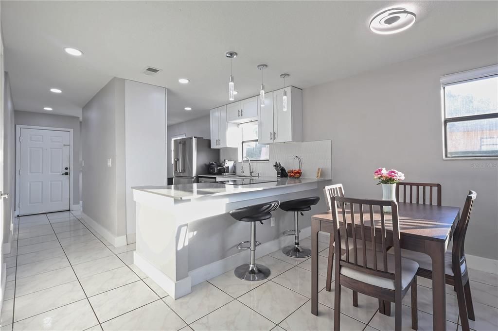 For Sale: $209,999 (2 beds, 2 baths, 992 Square Feet)