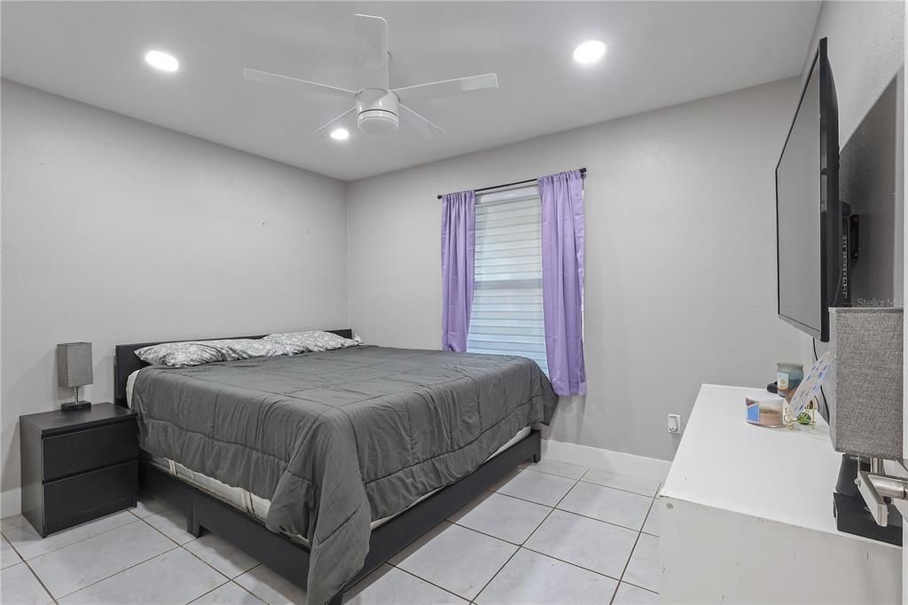 For Sale: $209,999 (2 beds, 2 baths, 992 Square Feet)