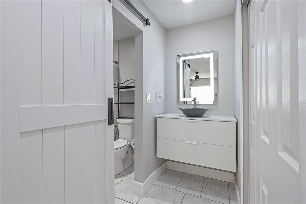 For Sale: $209,999 (2 beds, 2 baths, 992 Square Feet)