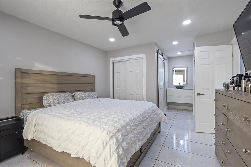 For Sale: $209,999 (2 beds, 2 baths, 992 Square Feet)