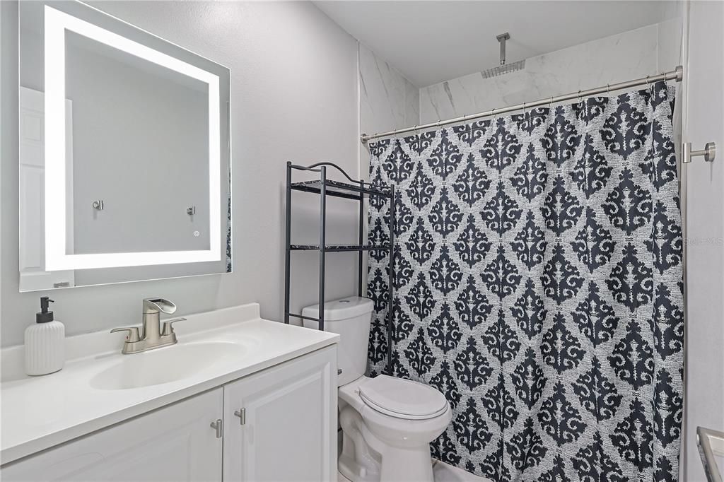 For Sale: $209,999 (2 beds, 2 baths, 992 Square Feet)