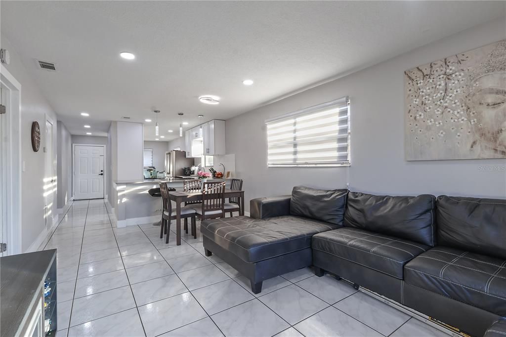 For Sale: $209,999 (2 beds, 2 baths, 992 Square Feet)